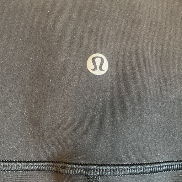 Lululemon crop leggings size 2 - Picture 3 of 3